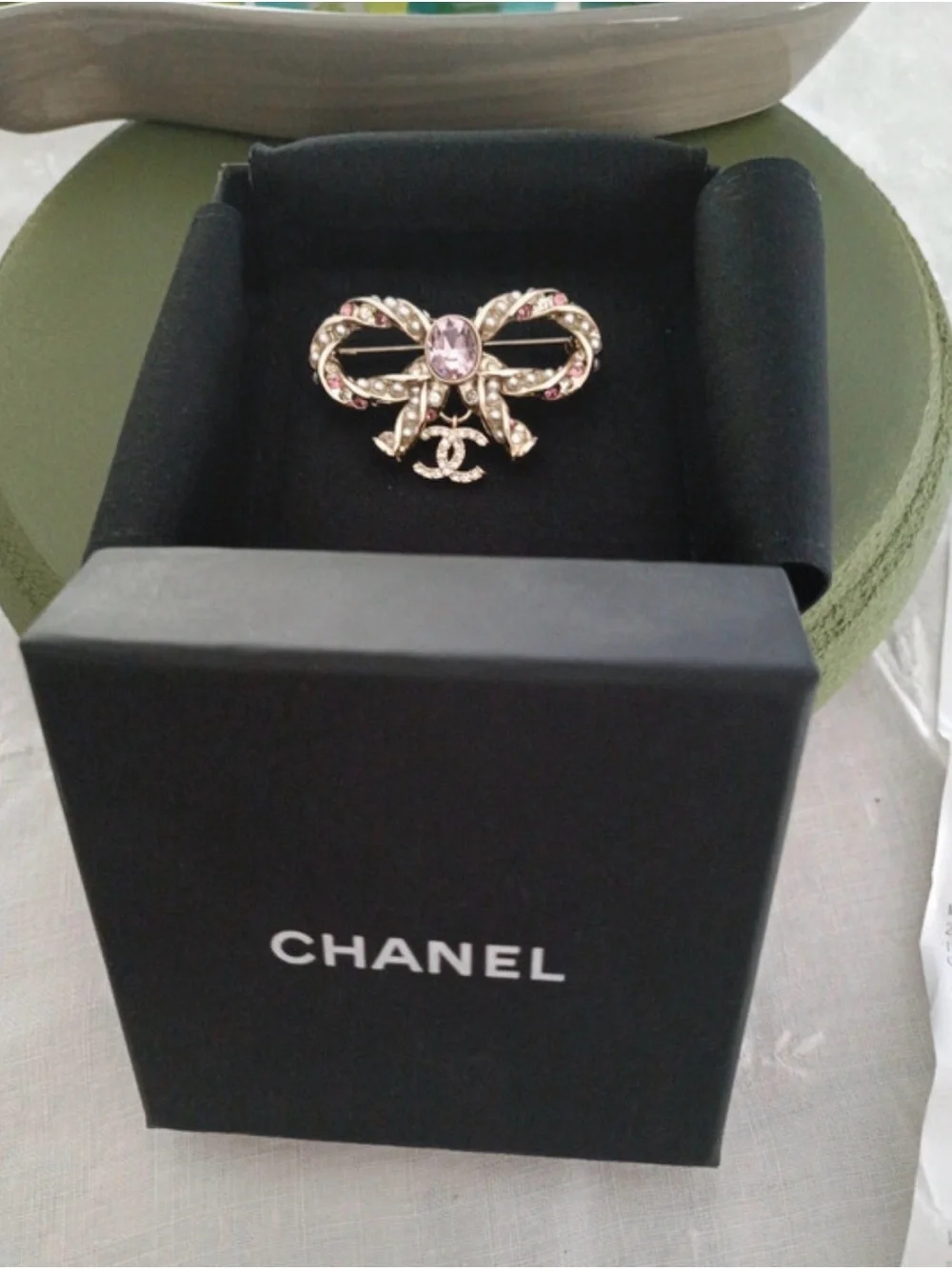 CHANEL Gold-Tone Bow Brooch with Pink Crystal and Pearls - NWOT - with box